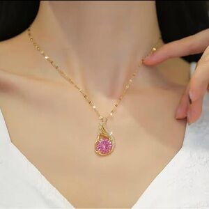 Elegant Gold Necklace with Pink Gemstone